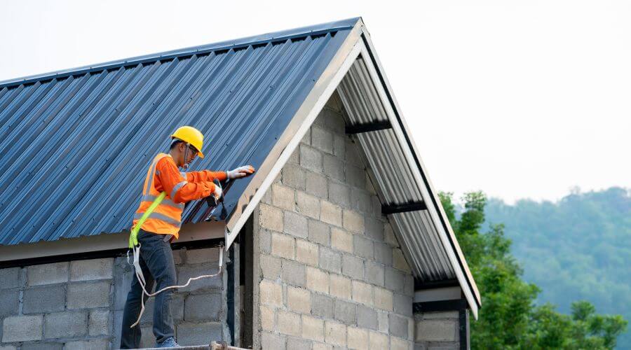 Professional gutter cleaning in Yucca, AZ